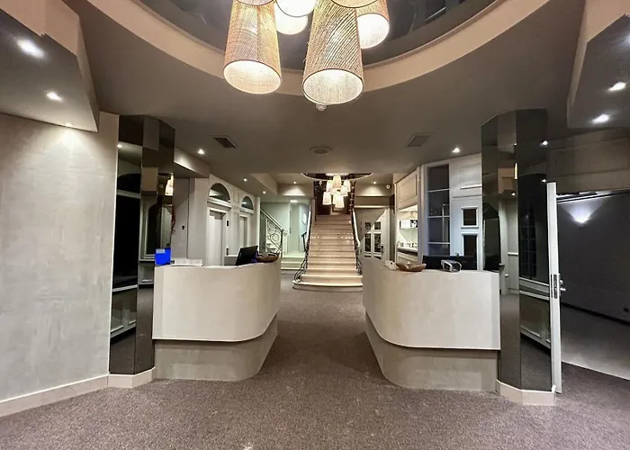 Palace By Cw Collection