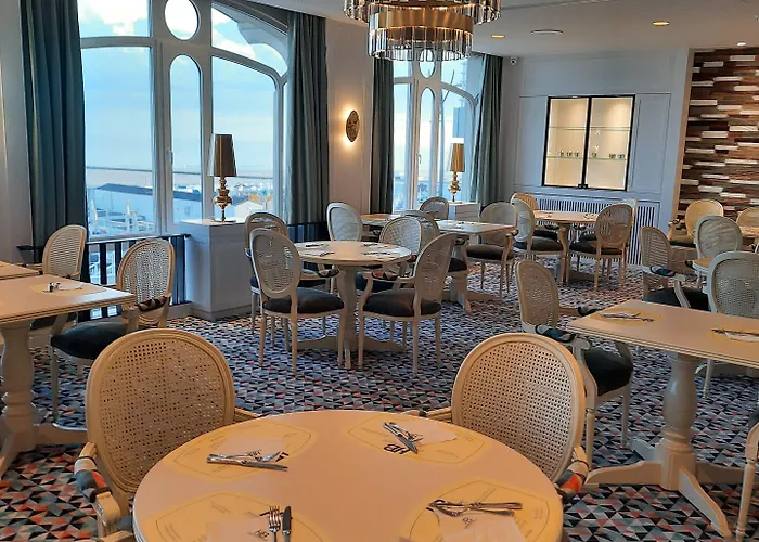 Palace By Cw Collection 5*